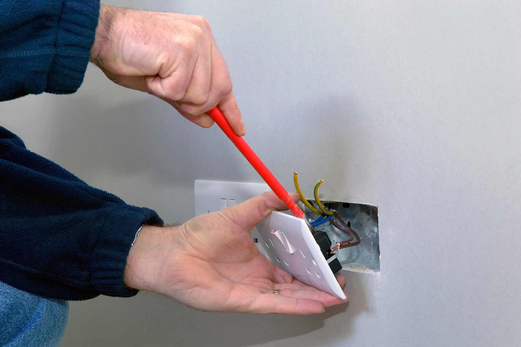 Our electricians can install plug sockets for domestic and commercial proeprties in Saffron Walden and the local area. 